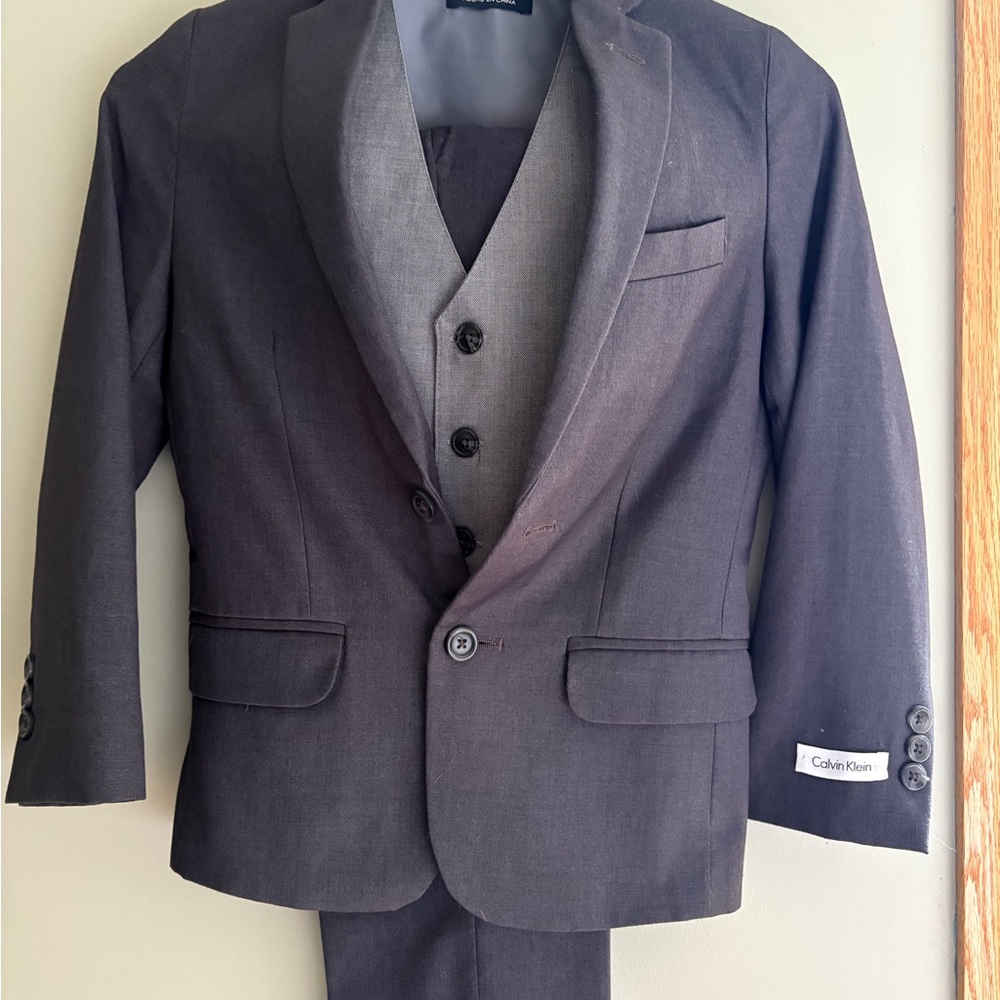 Calvin Klein Gray Modern Suit with Structured Shoulders